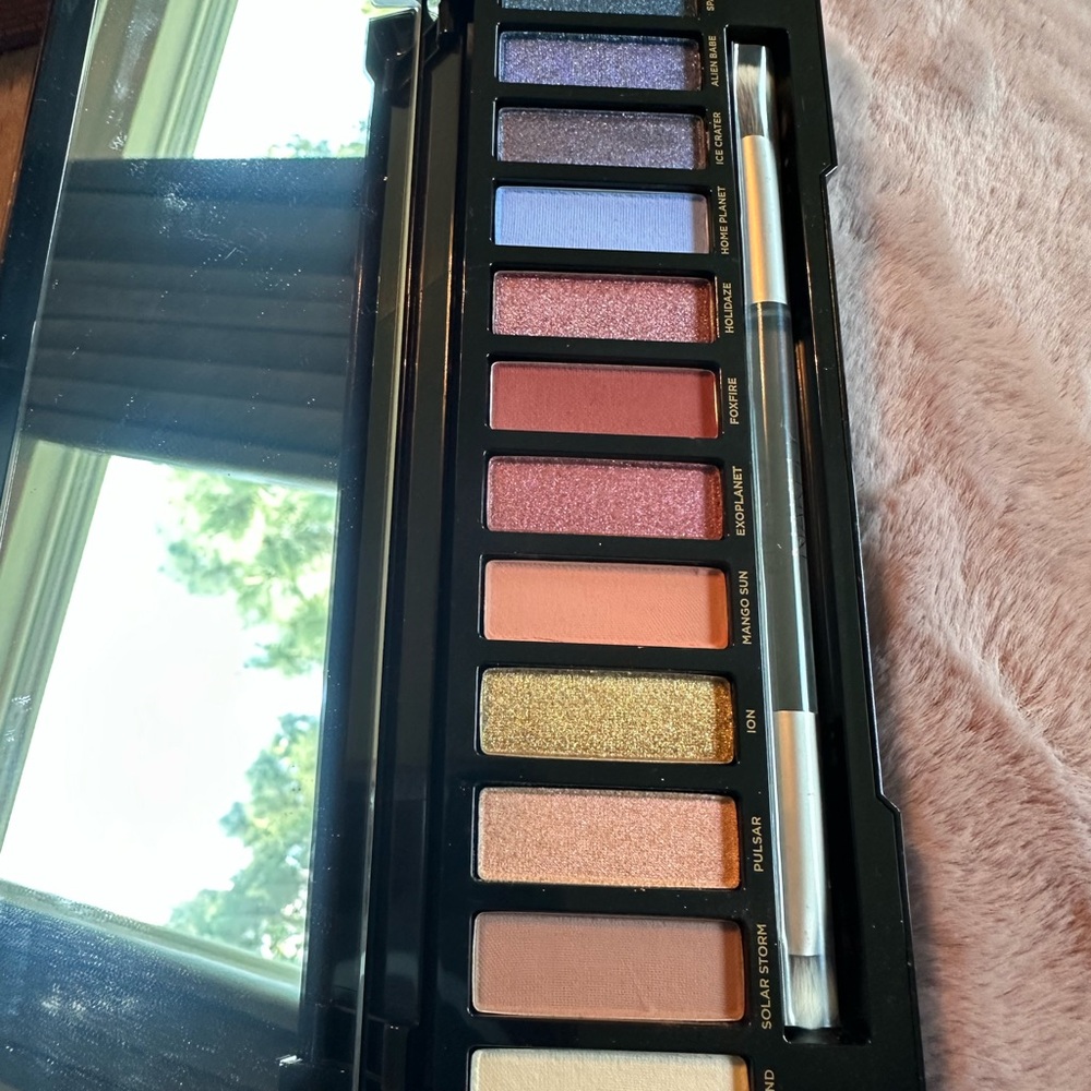 ⬇️ NWOT Urban Decay x Robin Eisenberg Eyeshadow Palette - Picture 4 of 4